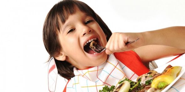the child eats vegetables while dieting with pancreatitis