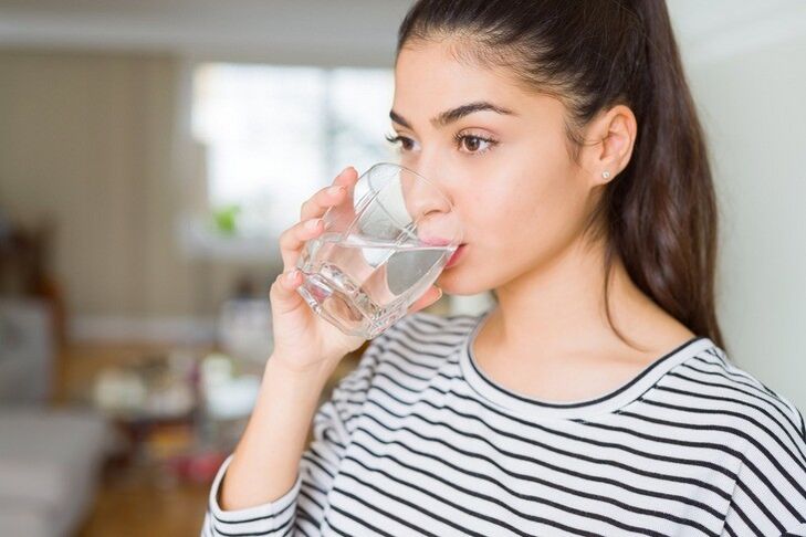 Regular consumption of clean water is the key to successful weight loss of 10 kg in one month. 